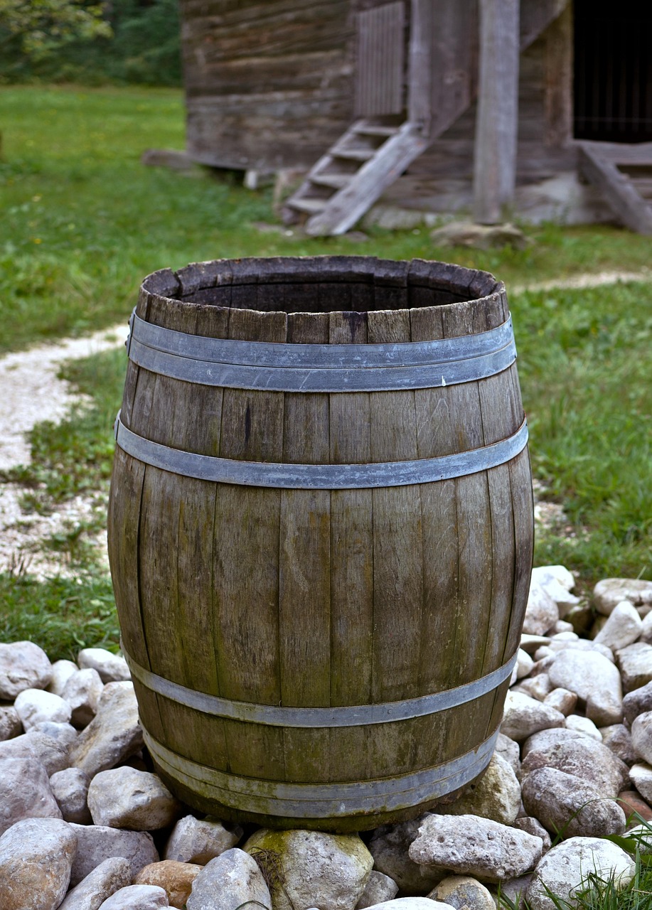 découvrez les risques liés aux citernes de récupération d'eau de pluie et comment assurer leur sécurité pour protéger votre santé et votre habitation.