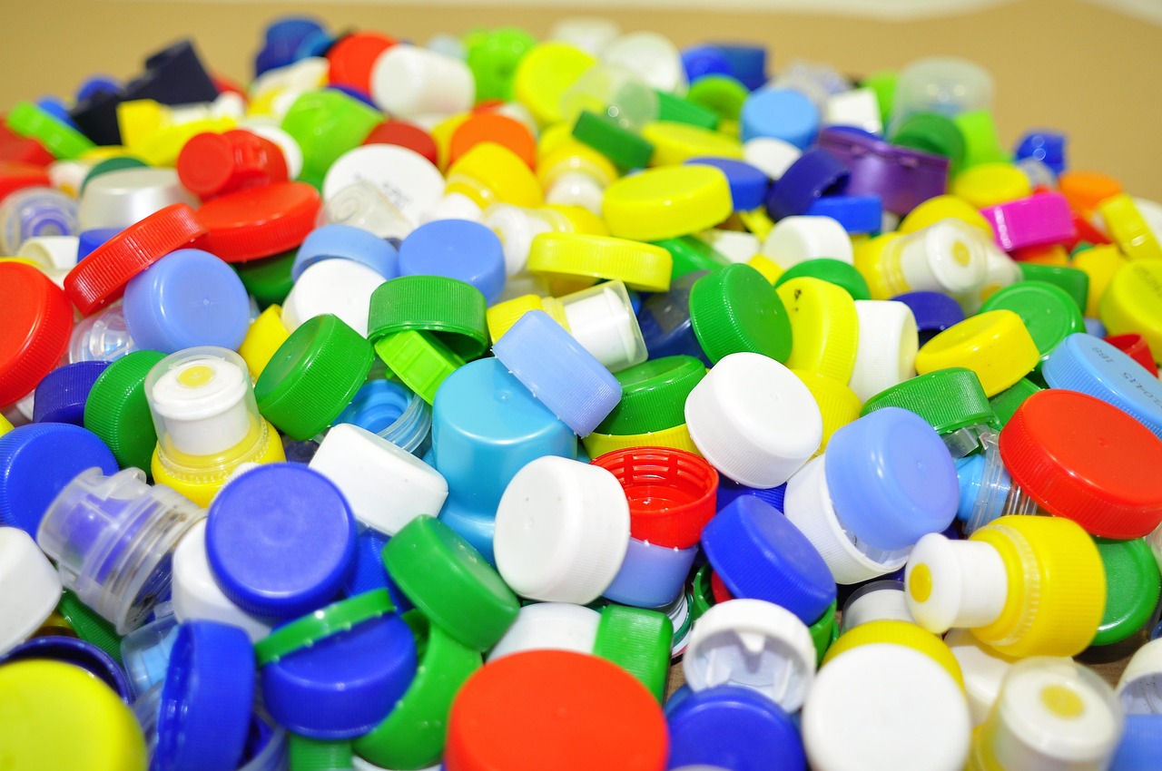 Recyclage plastique maison : conseils et astuces pour transformer vos déchets en ressources utiles